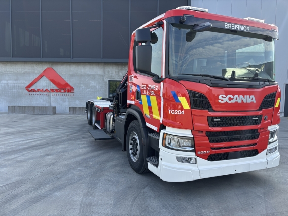 Porte conteneur Scania P 500 avec grue