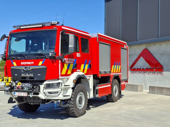 Camion-citerne feu forêt