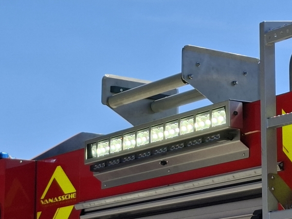 Camion-citerne feu forêt